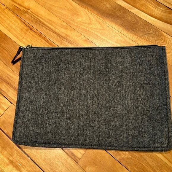 Heather gray felted zipper closure clutch. NWOT. - Picture 1 of 3